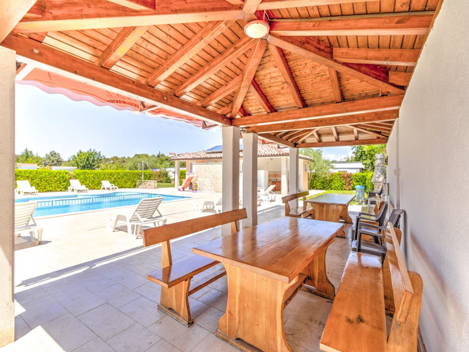 Others 5, Mobile Home in Banjole near Beach & Pool, Medulin