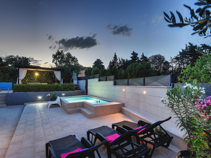Sport & Beauty 2, House in Liznjan with Private Pool, Ližnjan