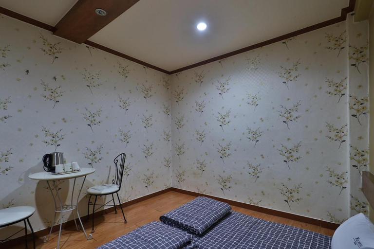 Others 5, Thema Motel, Sacheon