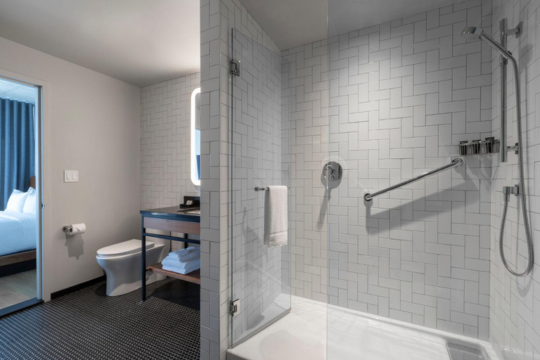 Bathroom 4, Hyatt Centric Montréal, Montréal