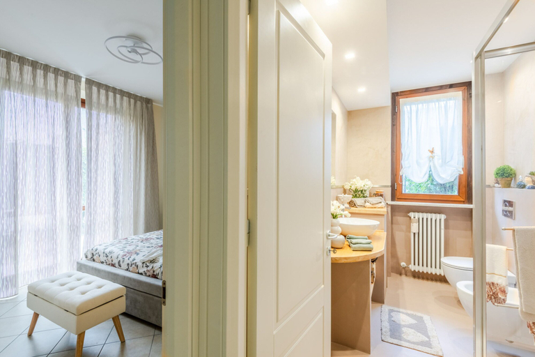 Room 4, Casa Ambra in Lucca With 1 Bedrooms and 1 Bathrooms, Lucca