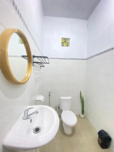 Bathroom 3, The Luna Cave, Bangli