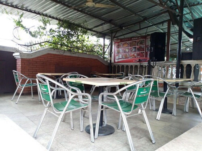 Food & Drinks 5, Cynergy Suites Apapa, Apapa