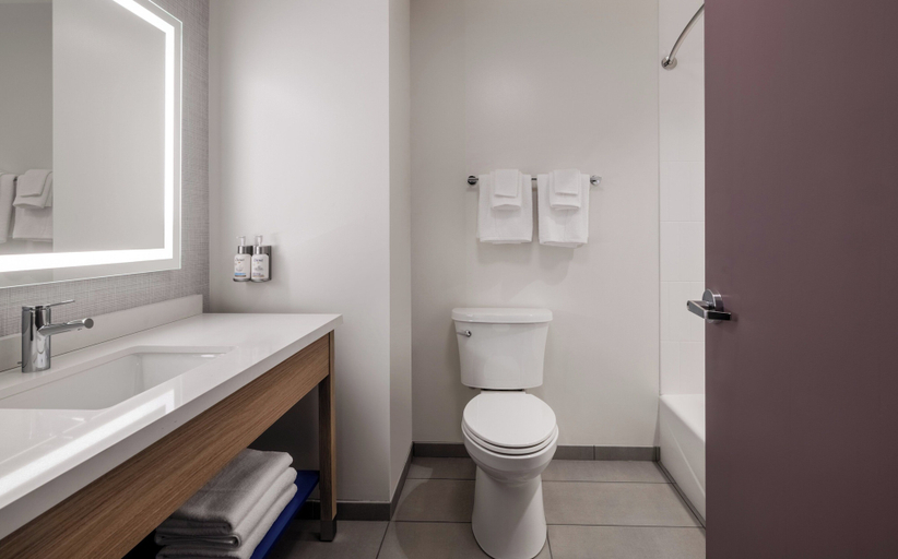 Bathroom 3, Garner Hotel Londonderry - Manchester by IHG, Rockingham