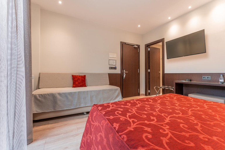 Bedroom 3, La Trucha Hotel, Teruel