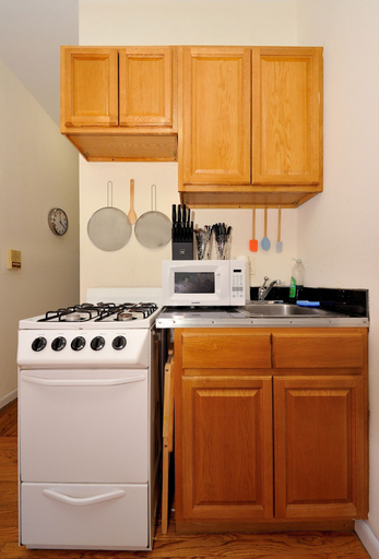 Room 4, Spacious 2BR on the Upper East Side Steps From Central Park, New York