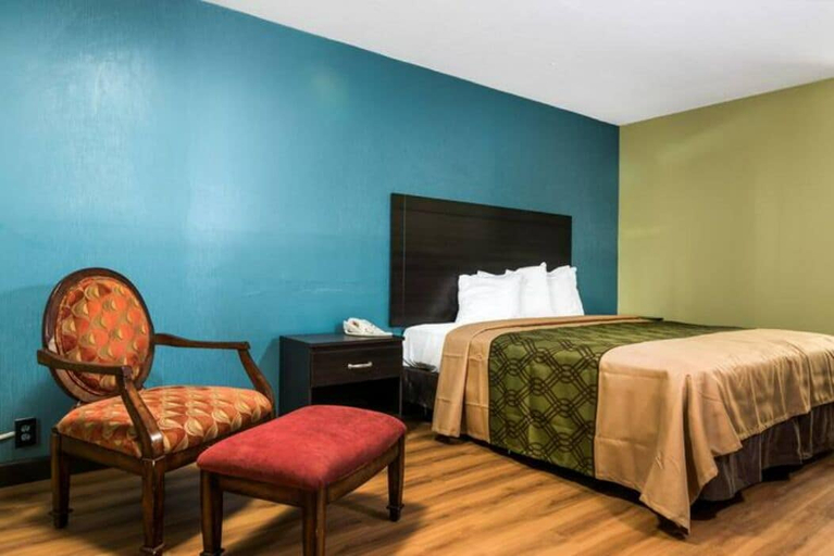 Bedroom, Royal Extended Stay Hotel, Johnston