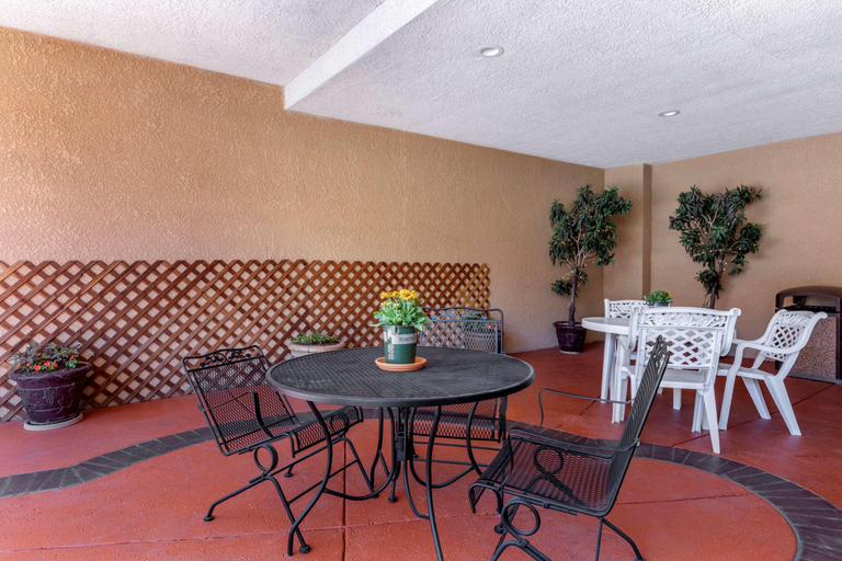 Exterior & Views 2, Comfort Suites Visalia Convention Center, Tulare