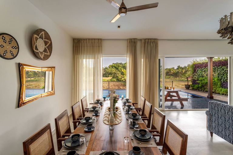 Room 3, Field View Villa with Pool, Perfect for Big Groups, North Goa