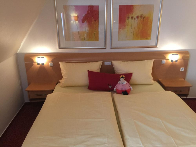 Bedroom 3, Landhotel Witte-Konig, Cloppenburg