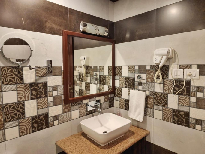 Bathroom 3, Kamna Hill Resort, Shimla