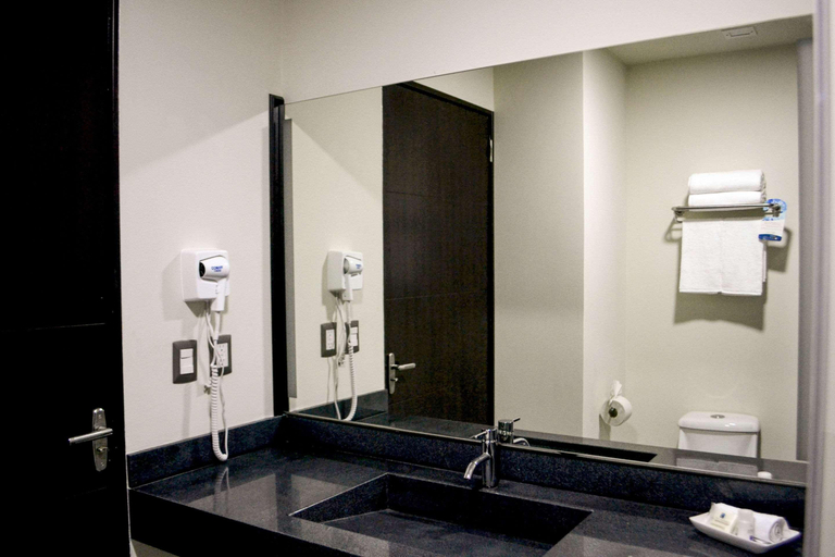 Bathroom 4, Comfort Inn Irapuato, Irapuato