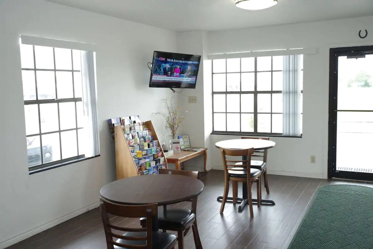 Public Area 3, Executive Inn, Lee