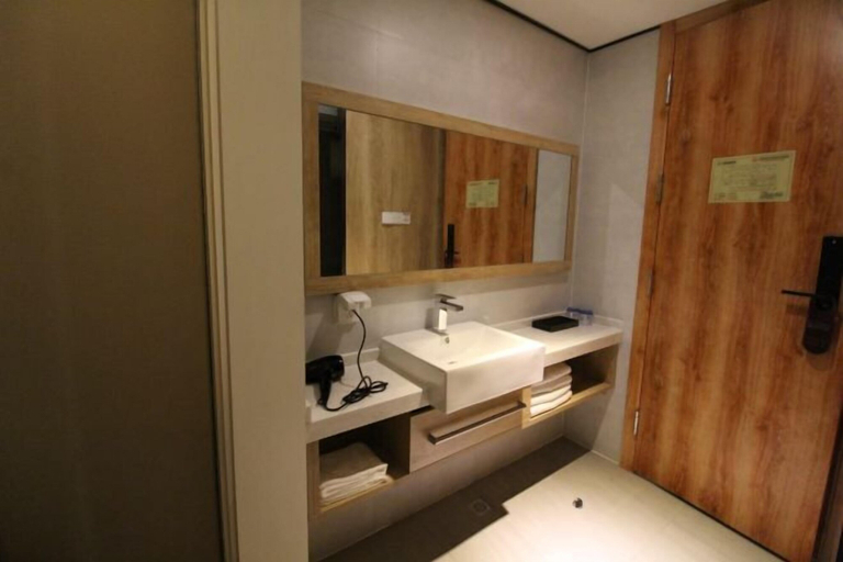 Bathroom 4, Jinhui Fashion Hotel, Baicheng