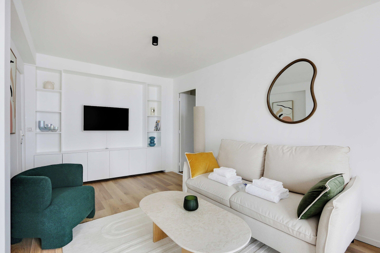 Living area 2, Modern and Elegant apt 1bd/4p - Quartier Latin, Paris