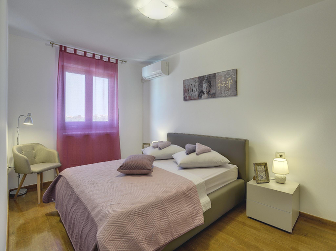 Others 5, Villa in Pula with sea beach, Pula
