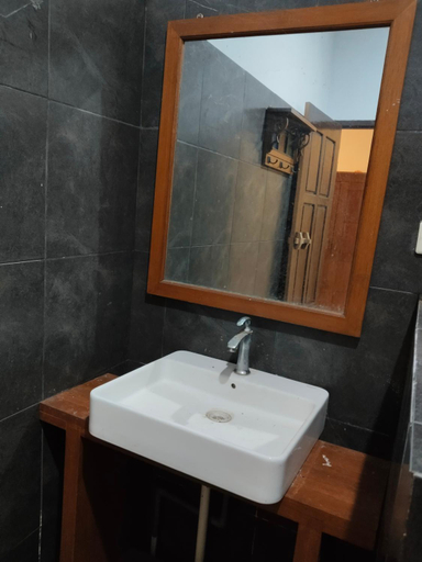 Bathroom 4, Kahyangan Resort, Tojo Una-Una