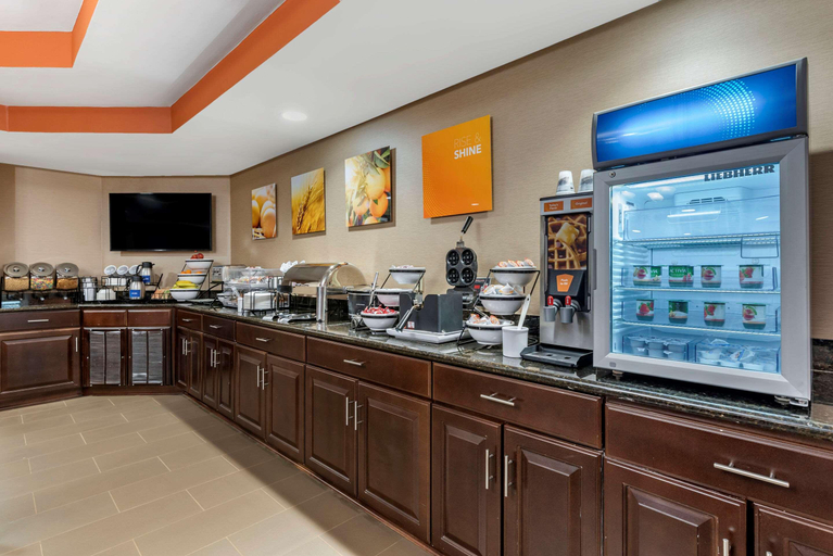 Food & Drinks 5, Comfort Inn & Suites Bryant - Benton, Saline