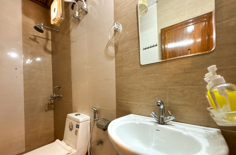 Bathroom 4, Euphoric Tiger Resort, Garhwal