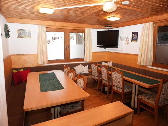Food & Drinks, Apartment in Hippach near Ski Slopes, Schwaz