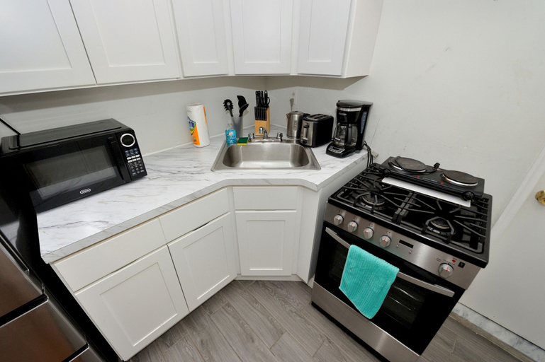 Room 2, Charming UES Studio Walk to Subway Central Park, New York