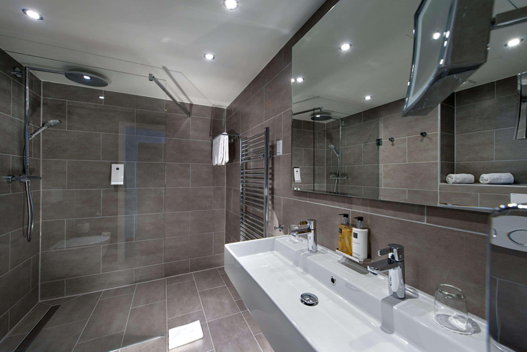 Bathroom 3, Wyndham Stuttgart Airport Messe, Stuttgart
