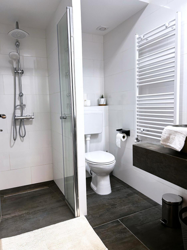 Shower 2, Downtown Apartments Pecs, Pécs