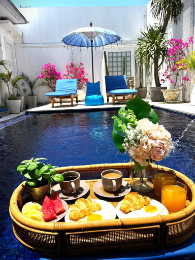 Food & Drinks, 3 BR Villa near the sea with private pool in Canggu, Badung