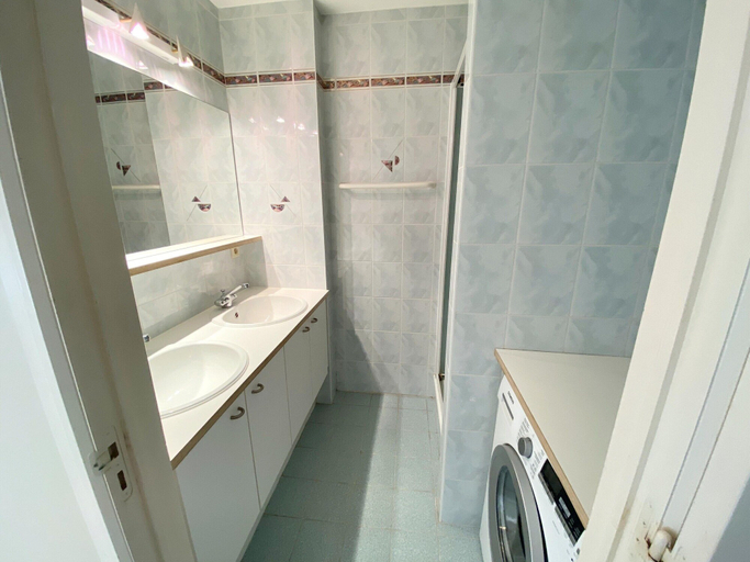 Bathroom 4, Apartment in Nieuwpoort With Beach Views, West-Vlaanderen