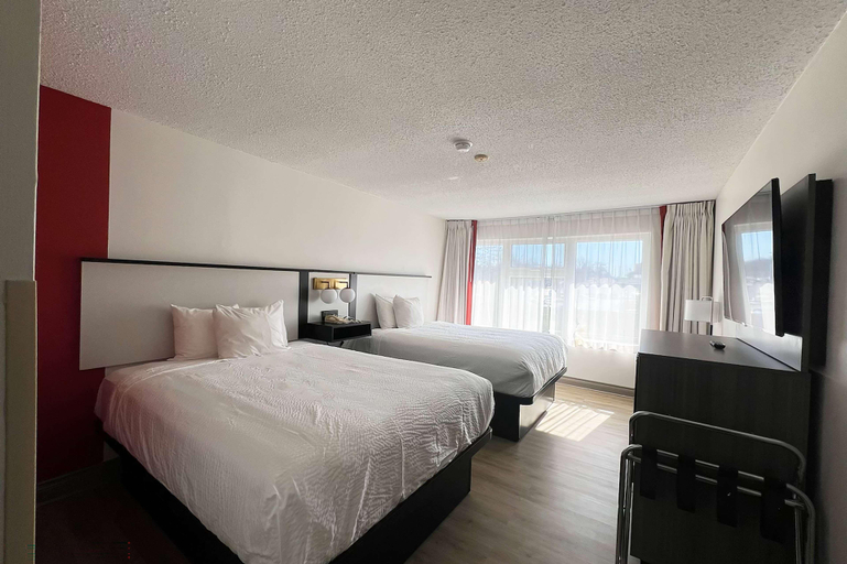 Bedroom 3, Ramada by Wyndham Kingston, Frontenac