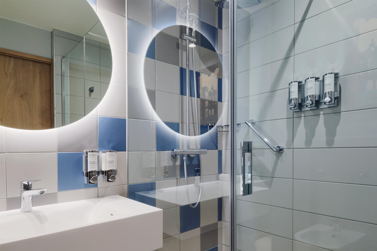 Bathroom 3, Hampton By Hilton Venice Isola Nuova, Venezia