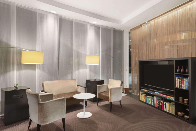 Public Area, Ramada By Wyndham Graz, Graz Umgebung