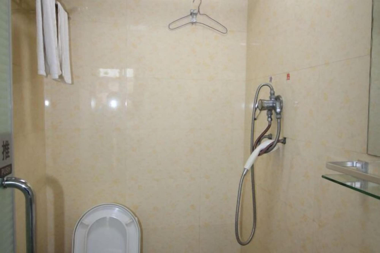 Bathroom, Qixia Honghua Hotel, Yantai