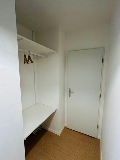 Room 2, We Live In R - Suite 204, Marne