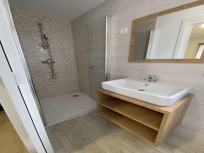 Bathroom 3, Mobile home with private covered terrace, Pakoštane