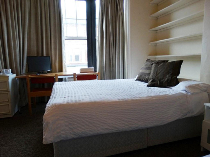 Bedroom 2, Campbells Guest House, Leicester