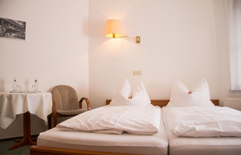 Bedroom 2, REGIOHOTEL Wolmirstedter Hof, Börde