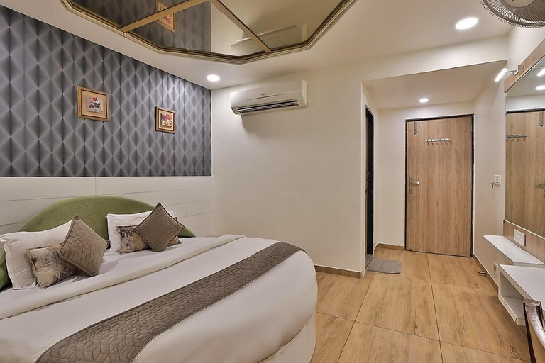Others 3, Hotel TGR The grand radhey, Anand