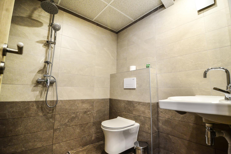 Shower 5, Hit Hot House, Sandanski
