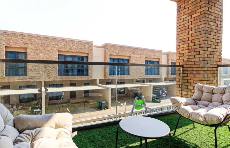 Others 3, Bright Spacious 2BR with Maids, Dubai