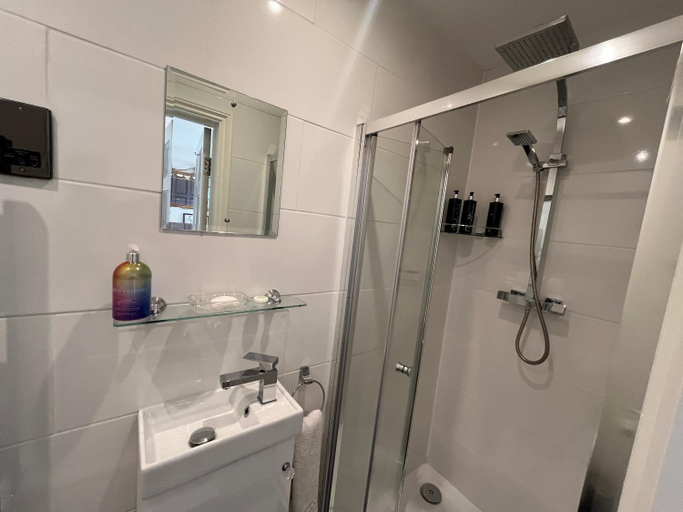 Bathroom 3, Croft House Hastings, East Sussex