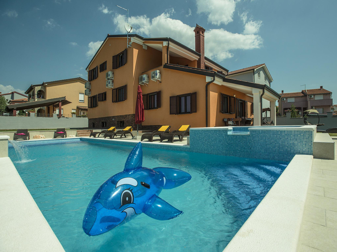 Others 2, Villa in Pula with sea beach, Pula