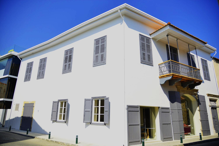 Exterior & Views
