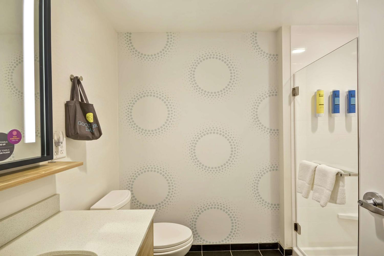 Bathroom 3, Tru by Hilton Huber Heights Dayton, Montgomery