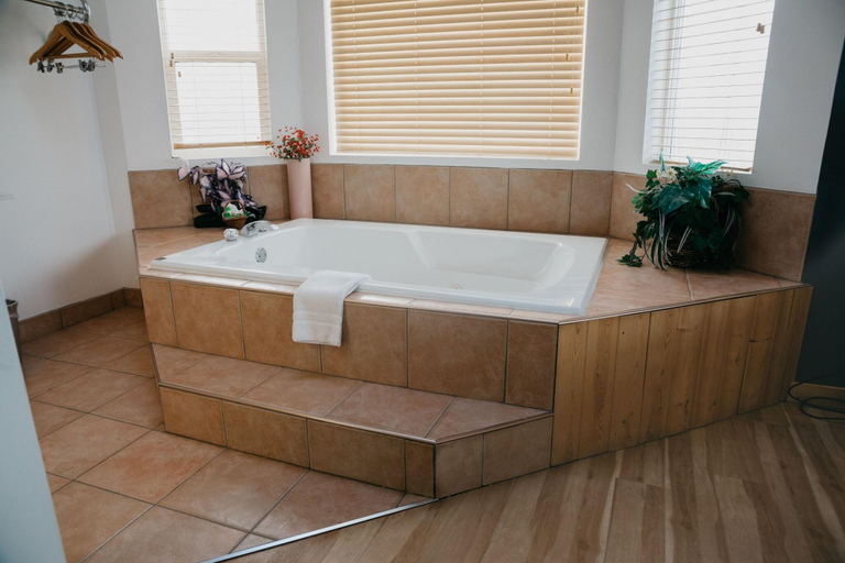 Bathroom 4, Golden Village Lodge, Columbia-Shuswap