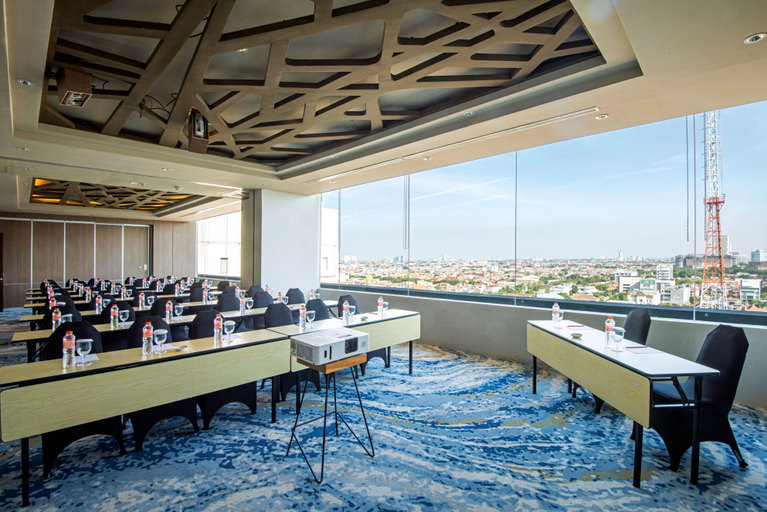 HARRIS Hotel & Conventions Gubeng - Food & Drinks