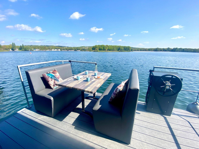 Others 4, Houseboat Mookerplas with a view, Mook en Middelaar