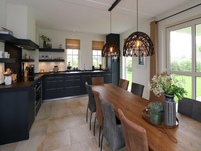 Others 2, Villa in Friesland with Sauna and Jetty, Lemsterland