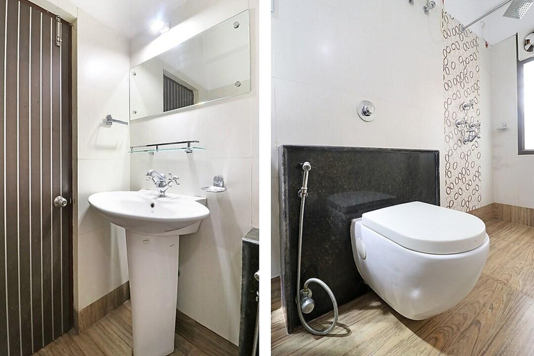 Bathroom 4, Hotel Sundaram Palace, Darjiling