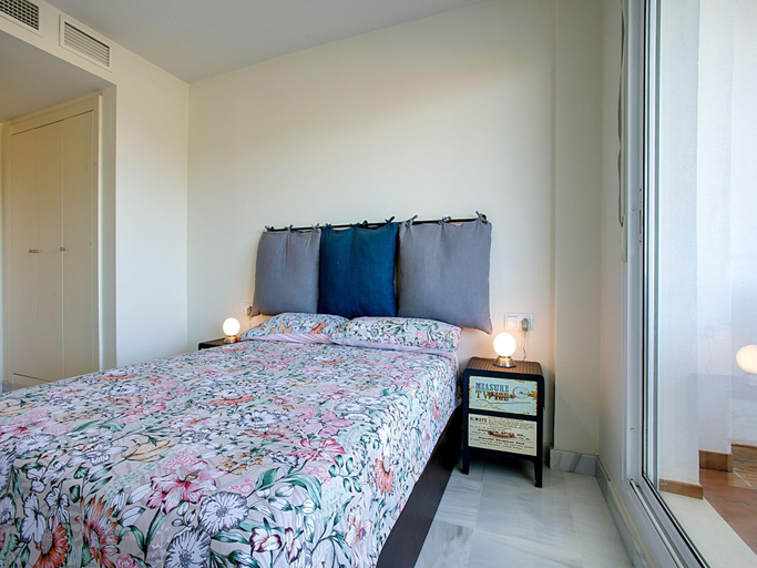 Others 5, Beachside Apartment with Pool, Almería